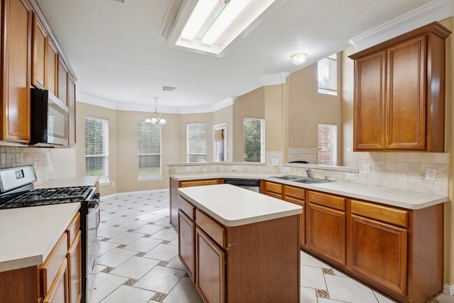 Building Photo - 14111 White Oak Gardens Dr