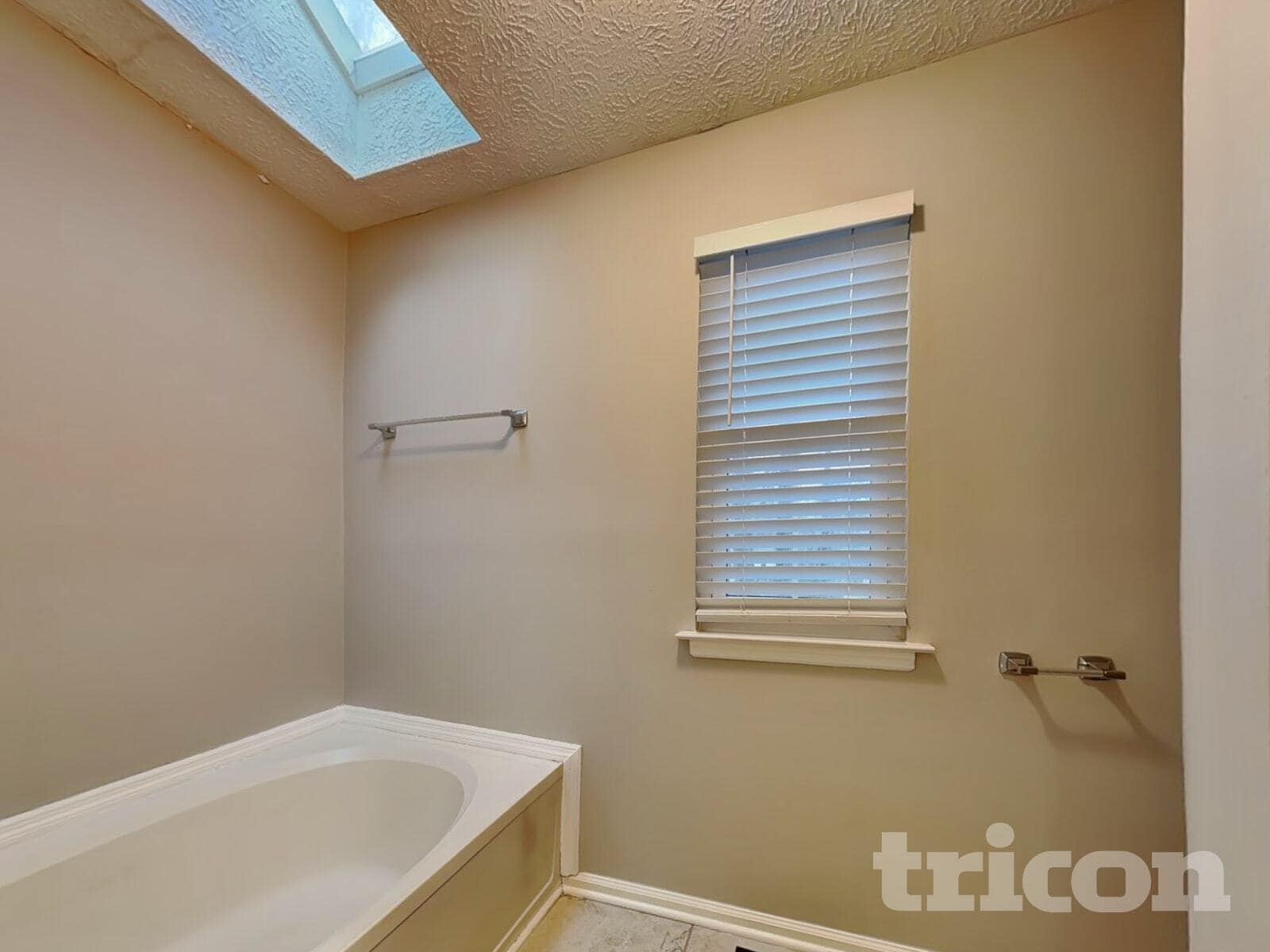 Building Photo - 1399 Ling Dr