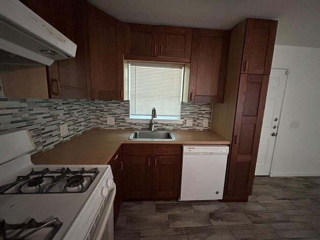 Building Photo - 6512 Linda Ln