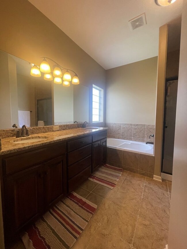 Building Photo - Ranch in Shadow Lake Papillion