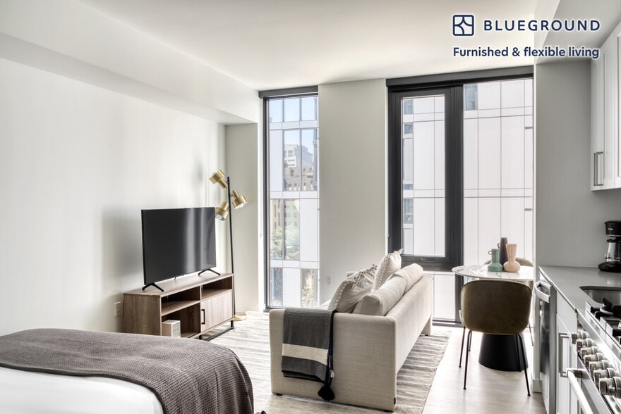 Primary Photo - 704 Spring St