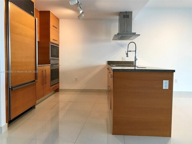 Building Photo - 465 Brickell Ave