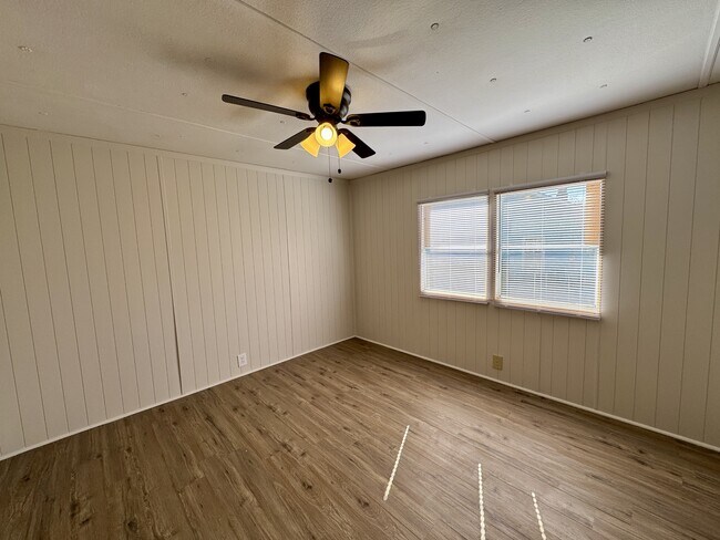 Building Photo - 836 Commerce St