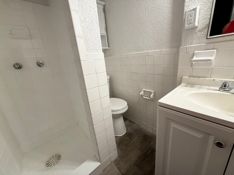 Building Photo - 8850 Woodland Dr