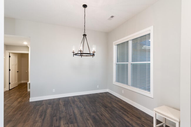 Building Photo - 4914 Glide Cv