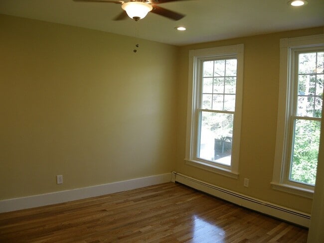 Building Photo - 63 Oak St