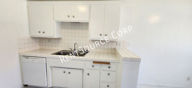 Building Photo - 1359 Springfield St