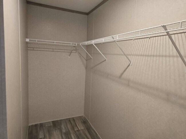 Building Photo - 415 NW Poplar Ave