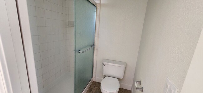 Building Photo - Large 3 Bedroom Home with a Loft