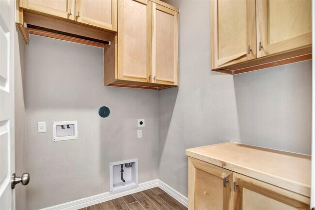 Building Photo - 360 Mallorn Ln