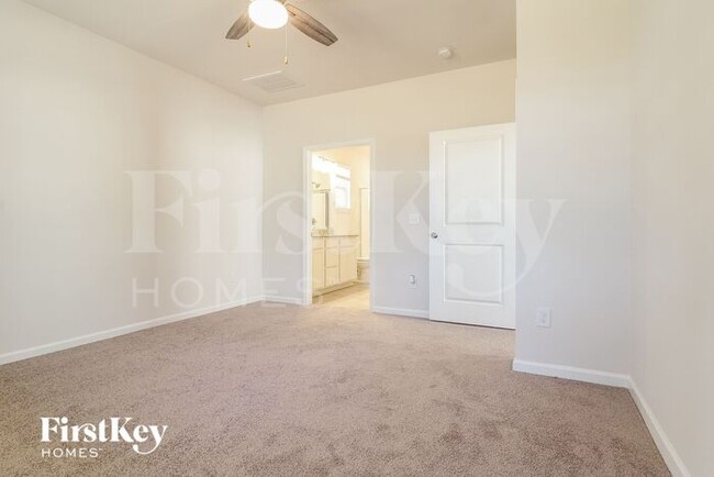 Building Photo - 522 Hillpark Ln