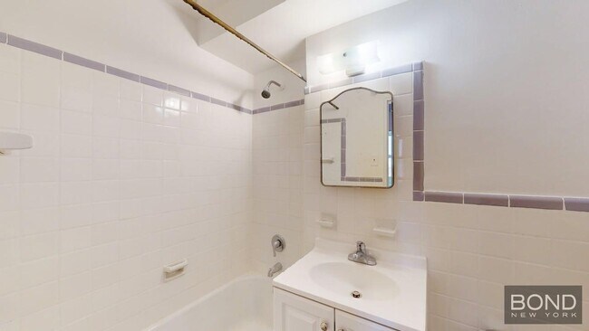 Building Photo - 240 E 35th St