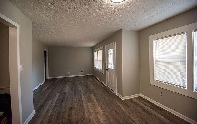Building Photo - Move in ready!