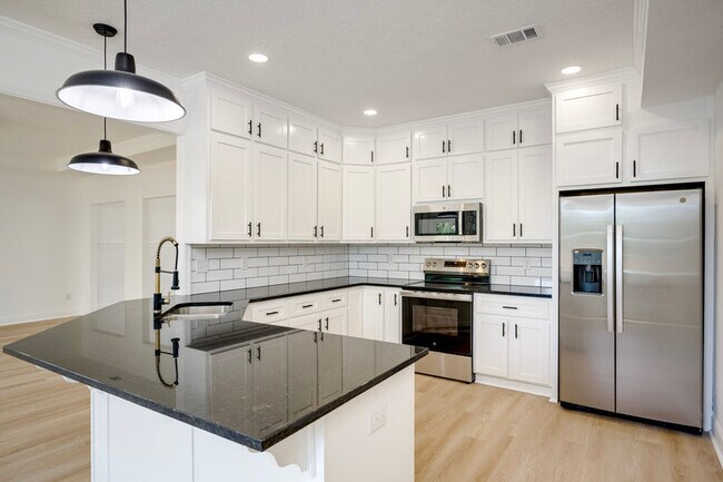 Building Photo - 412 Riley Ln