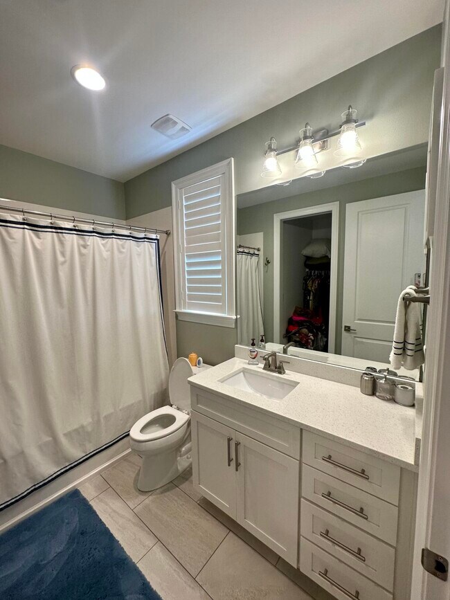 Building Photo - 613 Tulip Tree Way