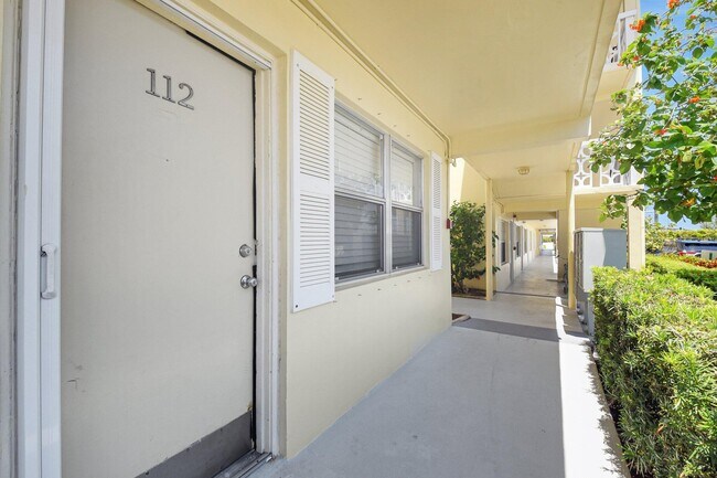 Building Photo - 3915 S Flagler Dr