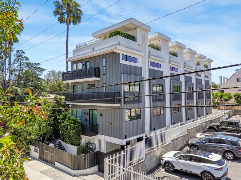 Building Photo - 1447 N Martel Ave