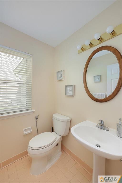 Building Photo - 160 Buttonwood Dr