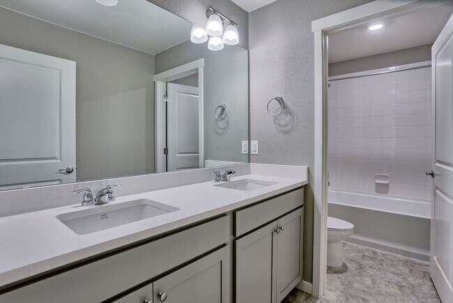 Building Photo - 4 Bedroom home in Windsor