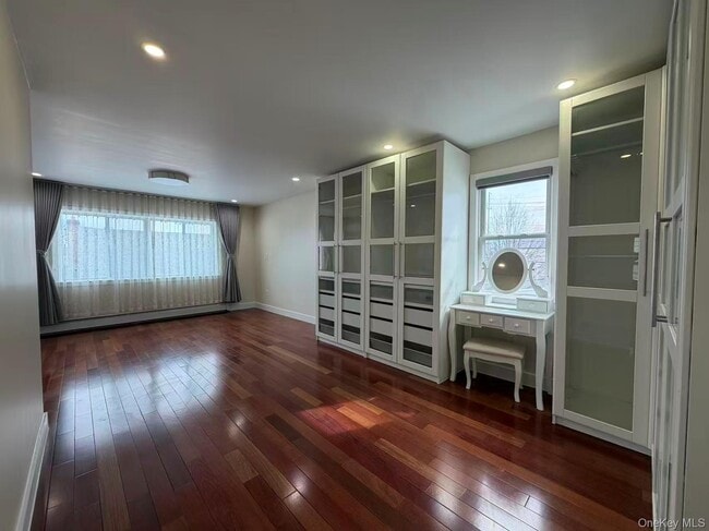 Building Photo - 30 Herkomer St