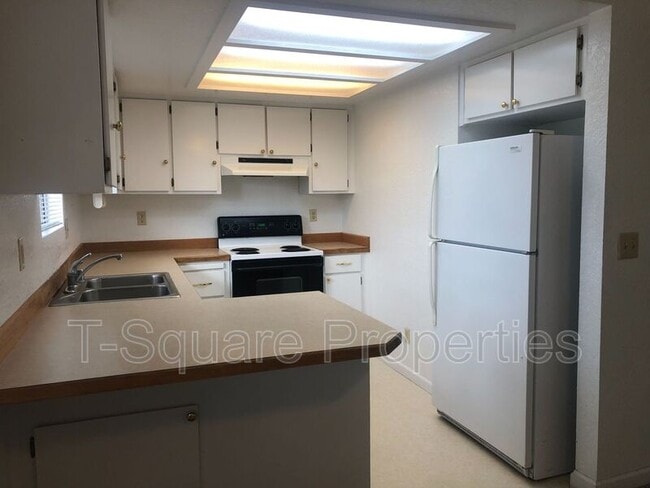 Building Photo - 7125 Rainier Dr