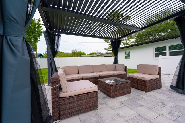 Building Photo - 2627 Ambergate Rd