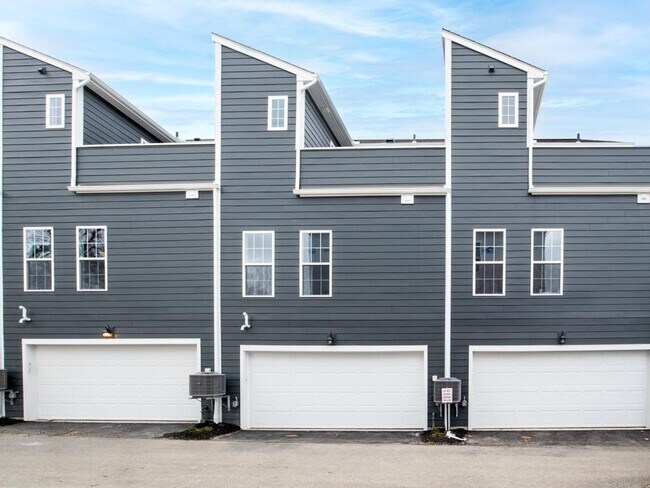 Building Photo - LUXURY  TOWNHOME FOR LEASE