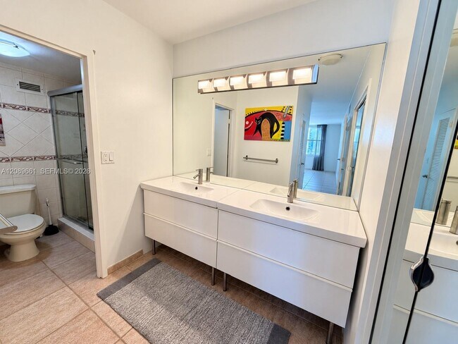 Building Photo - 3725 S Ocean Dr