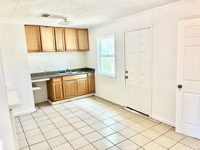 Building Photo - 4075 Fairwoods Dr