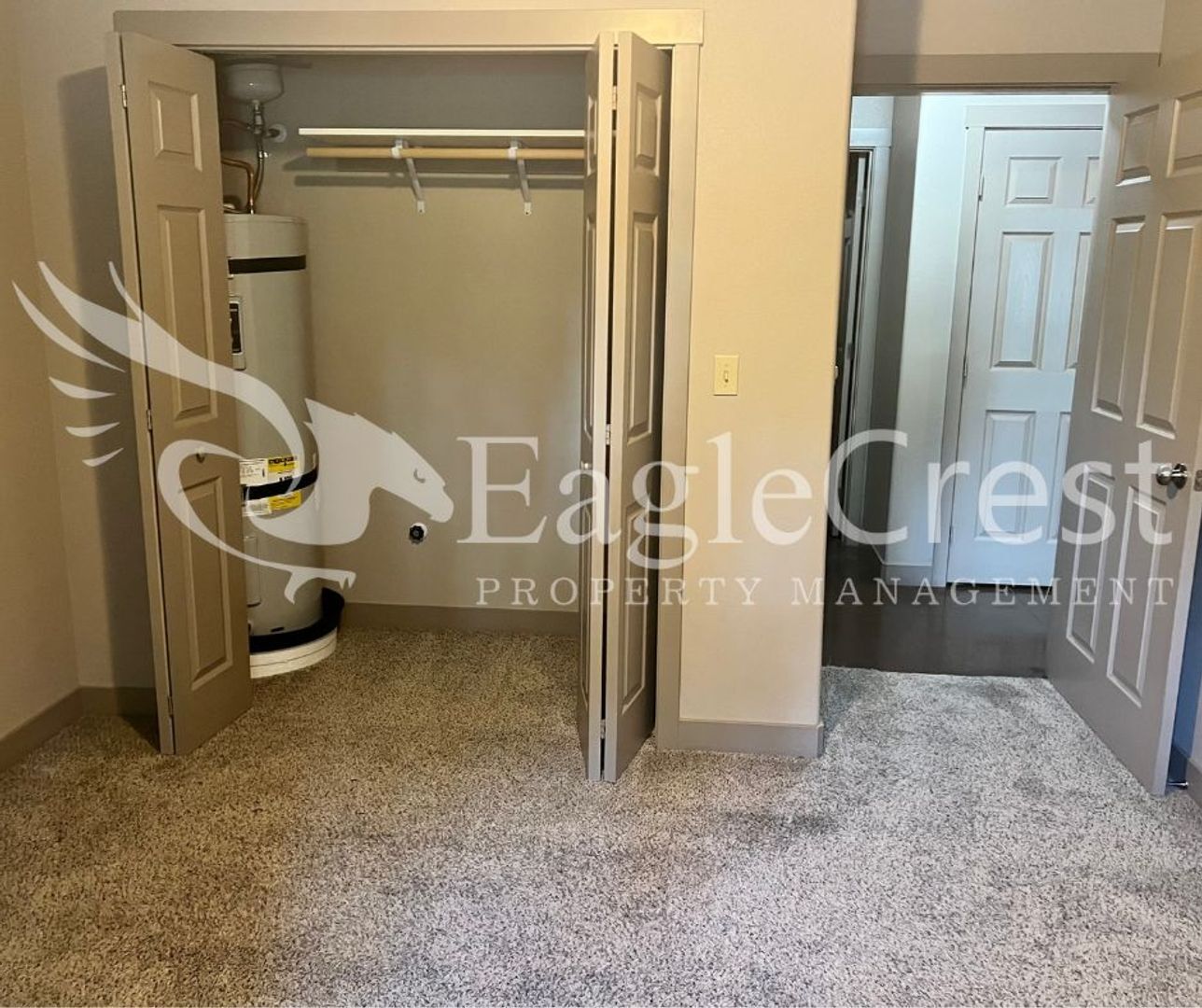 Building Photo - Two Bedroom, One and a Half Bathroom Unit