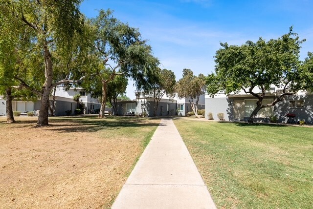 Building Photo - 2697 W Ocotillo Rd