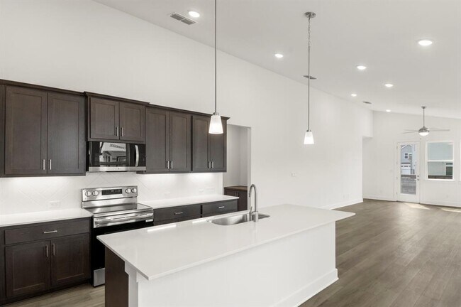 Building Photo - 1012 Yaupon Holly Dr