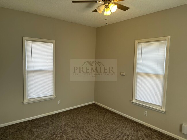 Building Photo - Cute 2 bedroom / 1 bath rehabbed home - wa...