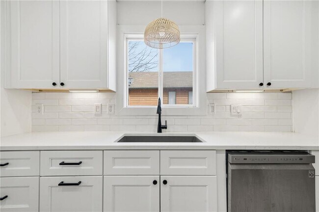 Building Photo - 2130 Cove Trail