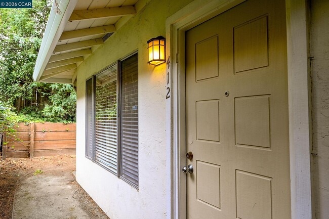 Building Photo - 412 Carrillo Ct