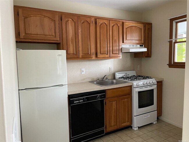 Building Photo - 64 N Main St