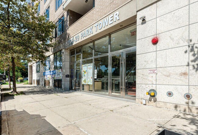 Building Photo - 132-29 Blossom Ave