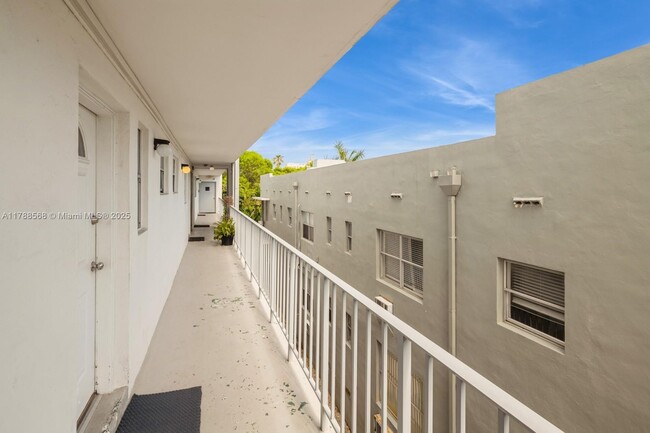 Building Photo - 910 Jefferson Ave