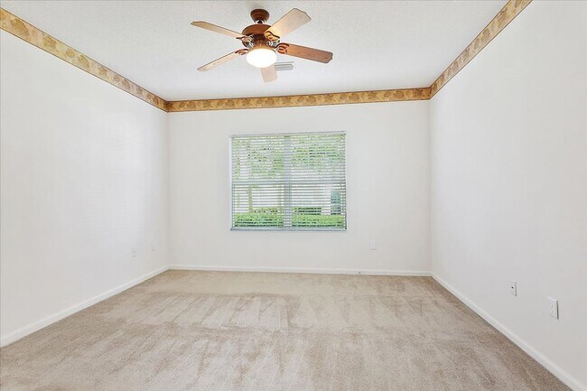 Building Photo - Large 2/2 in highly desirable The Cottages...
