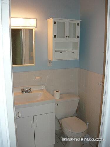 Building Photo - 1572 Commonwealth Ave