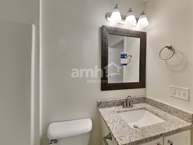 Building Photo - 466 Indian Lake Dr