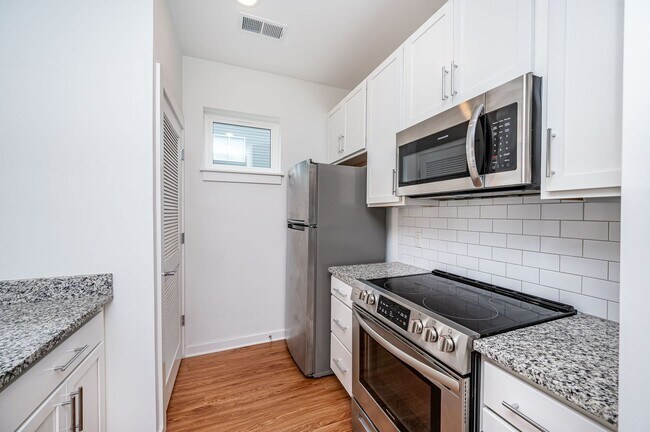 Building Photo - Modern 2 Bedroom Apartment In Manchester D...