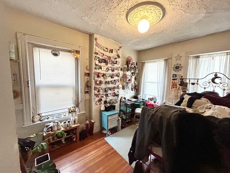 Building Photo - 96 Calumet St