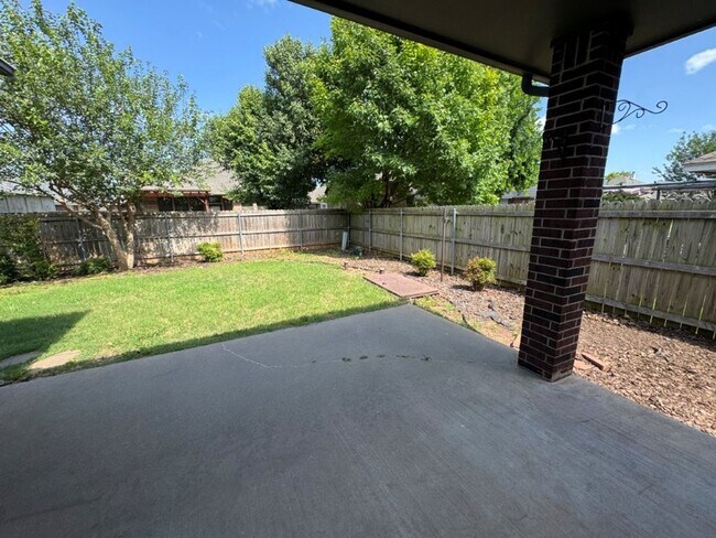 Building Photo - Storm Shelter!! Moore Schools 3 bed + offi...
