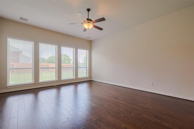 Building Photo - 27906 Colonial Point Dr