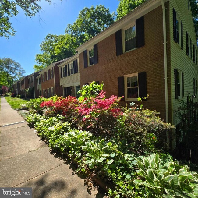 Building Photo - 5676 Kirkham Ct