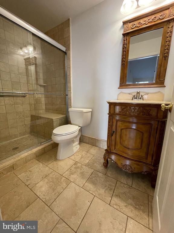 Building Photo - 208 Strawberry Ct