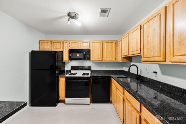 Building Photo - 230 Vasser Dr
