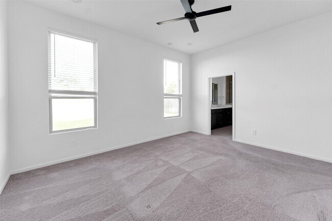 Building Photo - 1426 Northwood Blf Ln