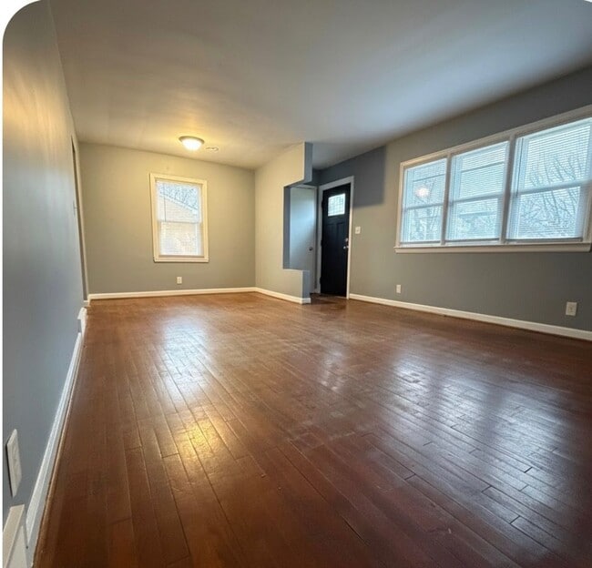 Building Photo - 553 Freeman Dr